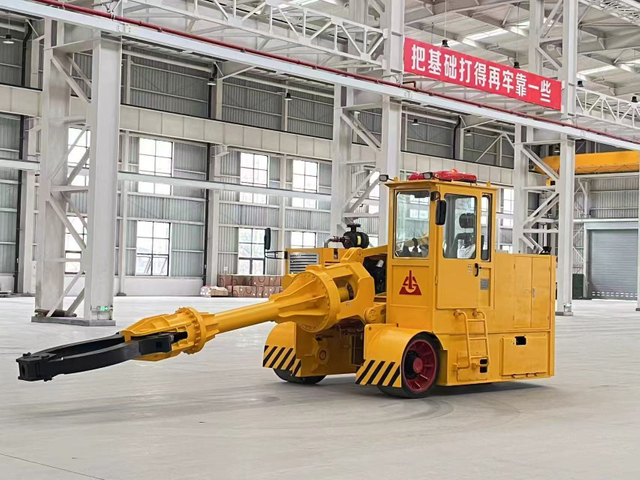 Trackless Charging & Discharging Machine